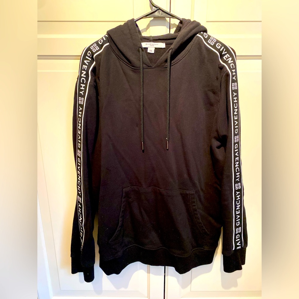 Selling a Mens XXL GIVENCHY Hoodie (Fits Like a LARGE)